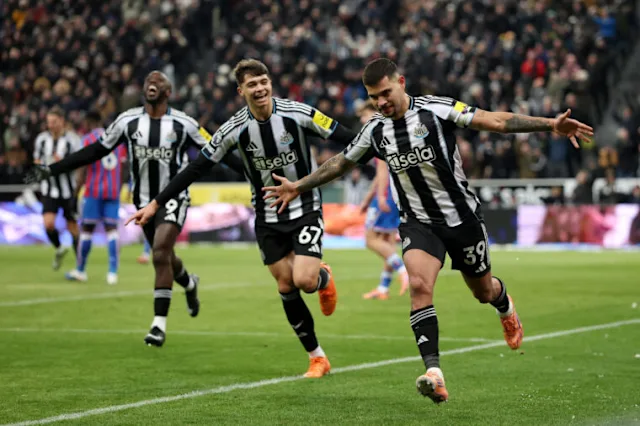Newcastle are now unbeaten in 11 consecutive home games in all competitions, while Crystal Palace dropped to 14th place after this defeat. WATCH Newcastle 2-0 Crystal Palace Full Highlights Extended 2026.01.04, Premier League Full Highlight, Premier League Full Goals Highlight, Video Newcastle 2-0 Crystal Palace Highlights, Newcastle 2-0 Crystal Palace result, Newcastle Full Goals Highlight, Crystal Palace Full Goals Highlight, Latest Football Full Highlights, Latest Football Highlights, Result Football Today 2026-01-04, Kết quả bóng đá hôm nay 2026-01-04, Clip kết quả bóng đá Ngoại Hạng Anh hôm nay, Trực tiếp bóng đá ngoại hạng Anh, Xem bóng đá trực tiếp ngoại hạng Anh, Xem trực tiếp bóng đá ngoại hạng Anh, Clip bóng đá ngoại hạng Anh