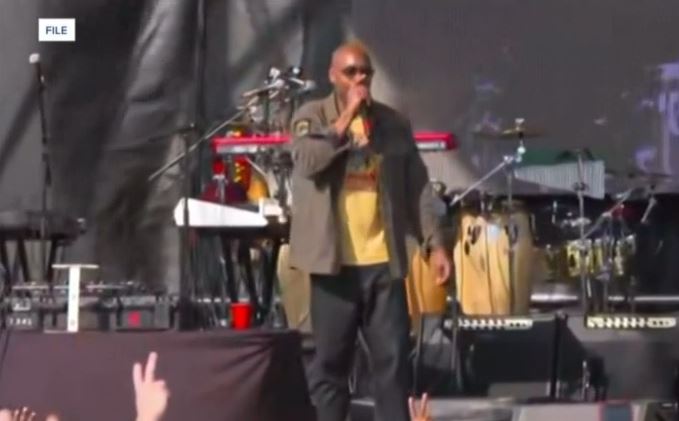 Clip Dave Chappelle scolded fans for this guest using his phone during his show, Video Dave Chappelle scolded fans, Video clip Dave Chappelle abruptly ends show, walks off stage after fan pulls out phone during Florida gig, Dave Chappelle, Hard Rock Live in Hollywood, Dave Chappelle Hard Rock Live in Hollywood, Chappelle is seen being attacked while performing on stage in Los Angeles, Hot news today, Post news hot today, Hot news today on the world, News hot today, Hot News Video, Video news hot, Shock news today, US today news, US news video today, US news today, STAND-UP COMEDY
